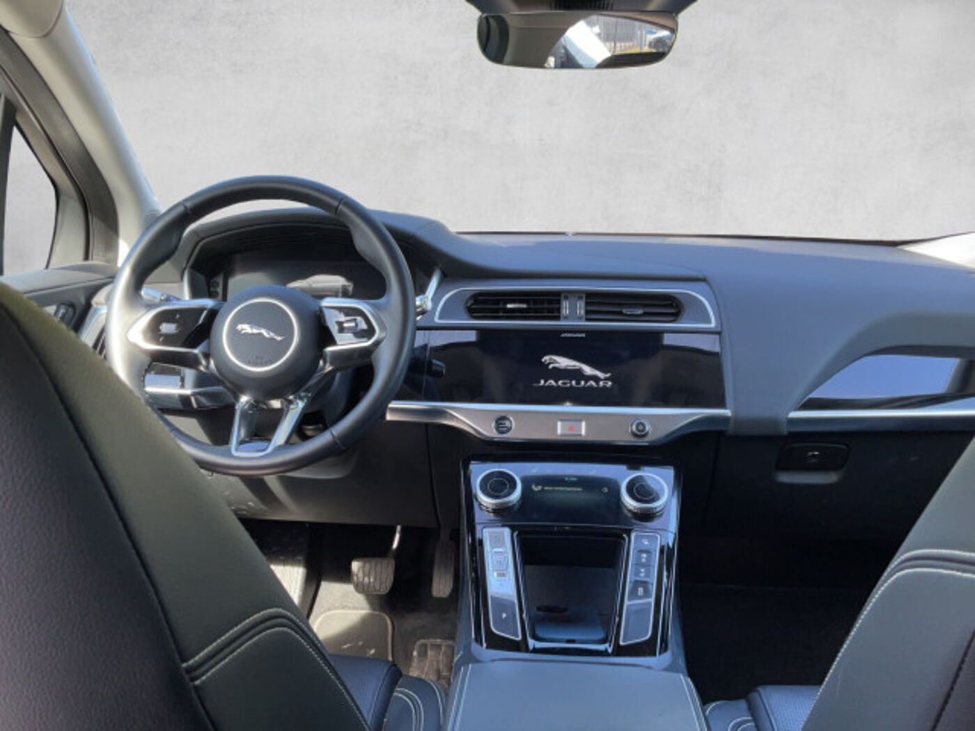 Jaguar  I-Pace SE Bluetooth Navi LED Vollleder Klima Standhzg Einparkhilfe el. Fenster