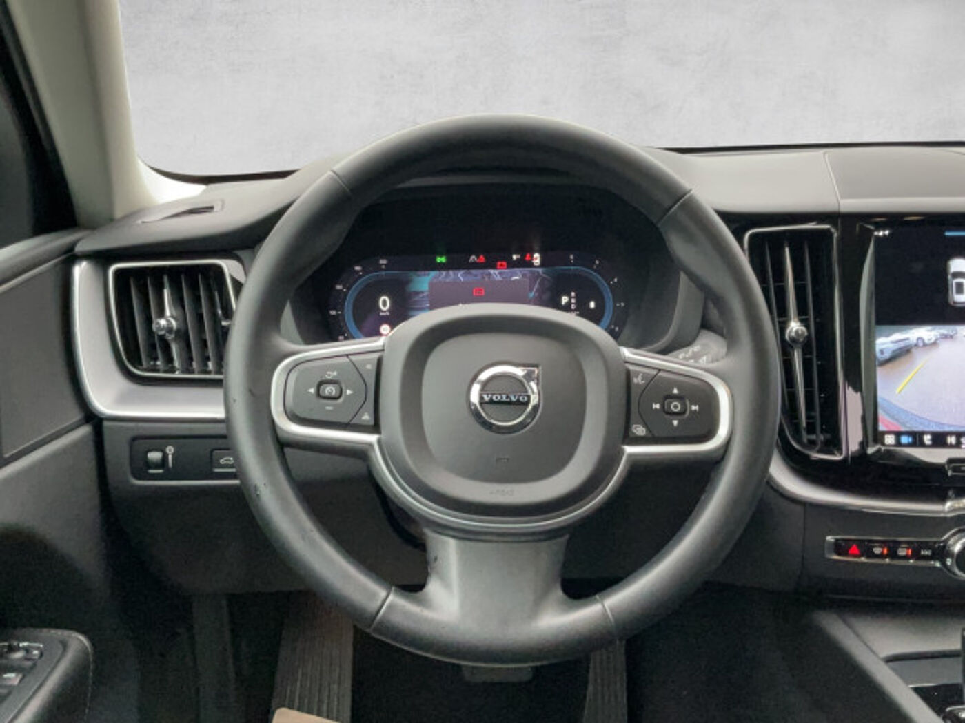 Volvo  XC 60 Momentum Pro 2WD Bluetooth Navi LED Klima Einparkhilfe el. Fenster
