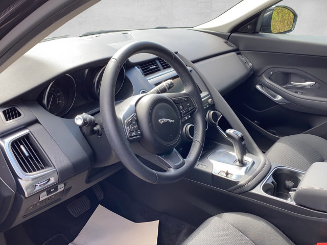 Jaguar  E-Pace Basis AWD Bluetooth LED Klima Einparkhilfe el. Fenster