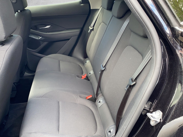 Jaguar  E-Pace Basis AWD Bluetooth LED Klima Einparkhilfe el. Fenster