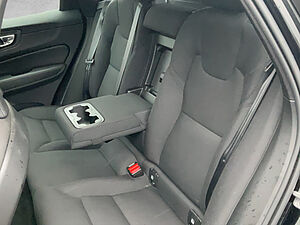 Volvo  XC 60 Momentum Pro 2WD Bluetooth Navi LED Klima Einparkhilfe el. Fenster