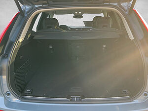 Volvo  XC 60 Plus Dark 2WD Bluetooth Navi LED Vollleder Klima Einparkhilfe el. Fenster