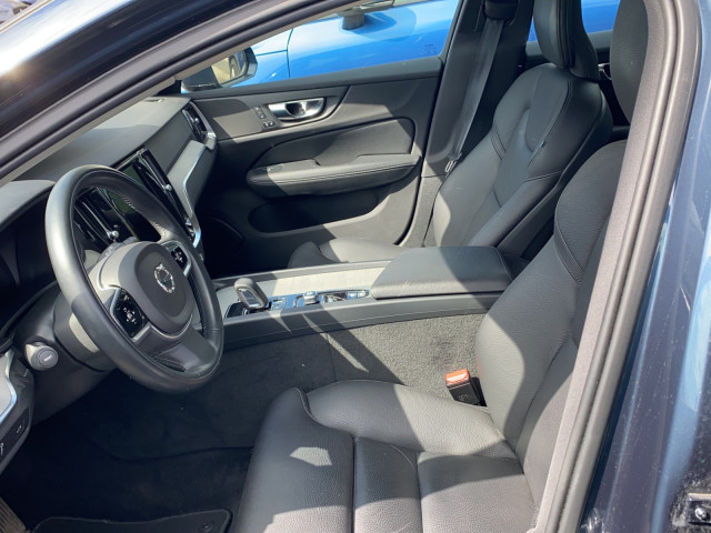 Volvo  V60 CC Pro AWD Bluetooth Navi LED Vollleder Klima Einparkhilfe el. Fenster